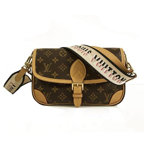 louis vuitton travel shoulder bag|louis vuitton detachable shoulder bags.